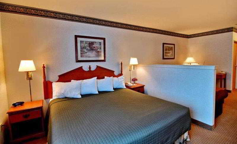 Best Western Dallas Inn & Suites Room photo